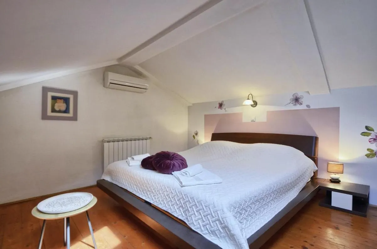 פולה Villa Rosana In Muntic - Haus Fuer 4-5 Personen